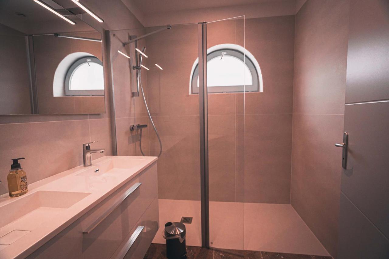 Appartement Avec Cour Privee Centre Ville Classe 4 Etoiles Remparts 1 La Rochelle  Luaran gambar